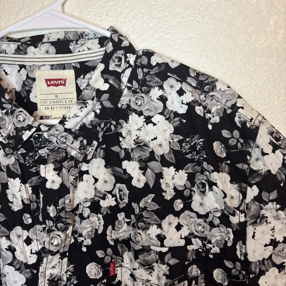 Levi's Men's XL  Classic Camper Relaxed Hawaiian Floral Hipster‎ Red Tab Shirt